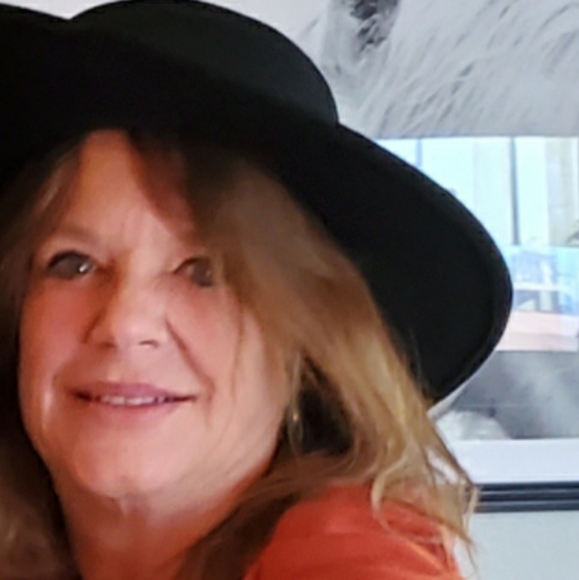 Meet your Posher, Karen - Picture 2 of 4